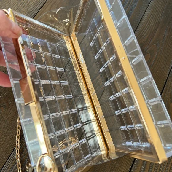 Elegant Transparent Clutch with Gold Chain - Picture 4 of 11
